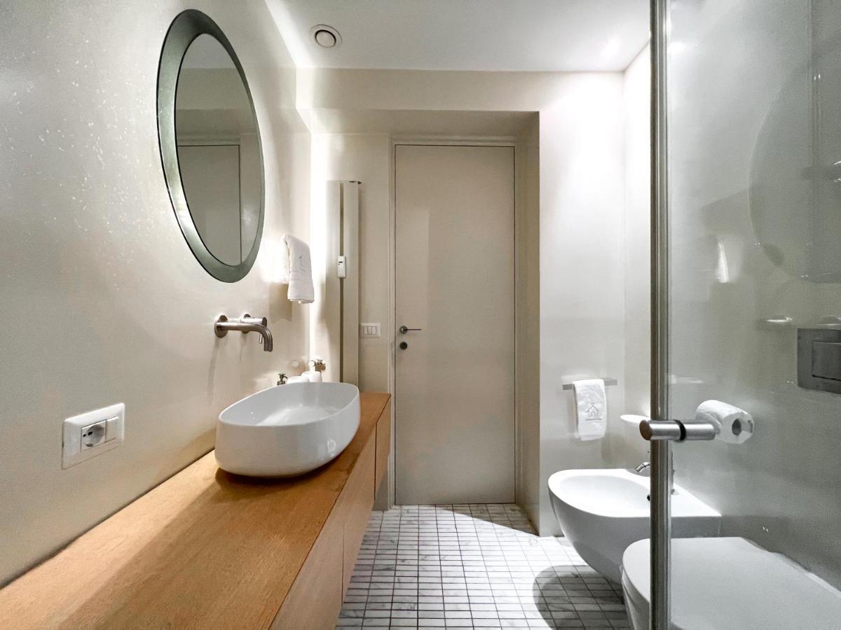 Luxury House & Secret Garden - Strategic Location, 100M To Metro B Apartment Рим Екстериор снимка