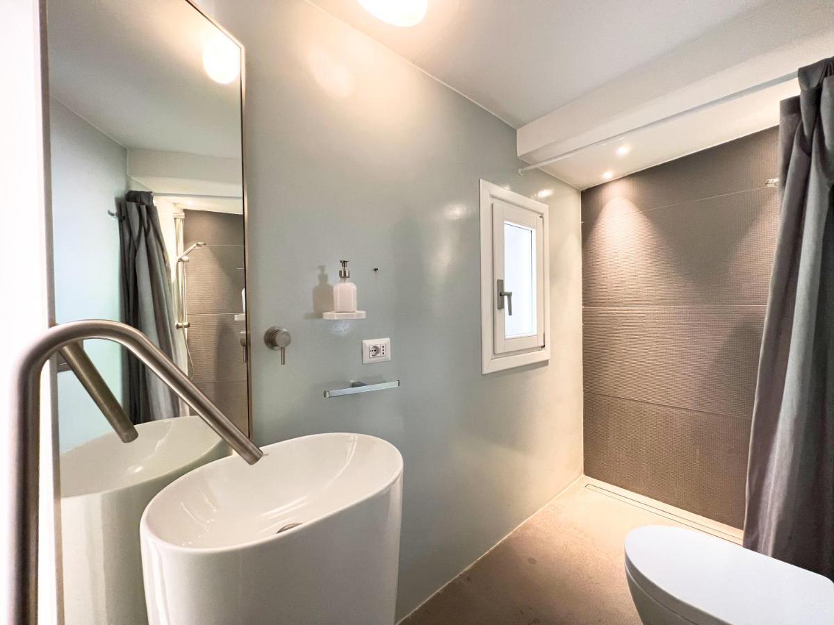 Luxury House & Secret Garden - Strategic Location, 100M To Metro B Apartment Рим Екстериор снимка